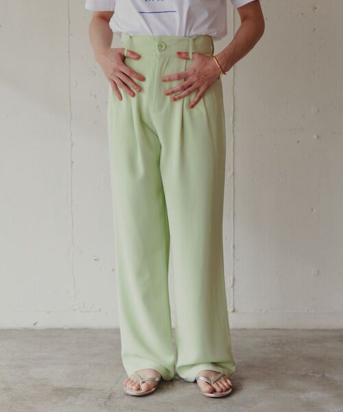 Kari & lili(カウリアンドリィリィ)の「collor tuck pants(その他パンツ・レディース・ライトブルー/ライトグリーン/ライトピンク・MEDIUM/LARGE)」の6枚目の写真