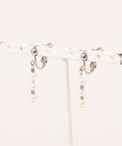 CERCA(チェルカ)の「September/淡水パール line earring(イヤリング・レディース・ホワイト・FREE)」の1枚目の写真