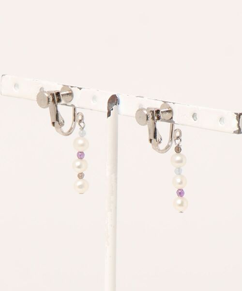 CERCA(チェルカ)の「September/淡水パール line earring(イヤリング・レディース・ホワイト・FREE)」の2枚目の写真