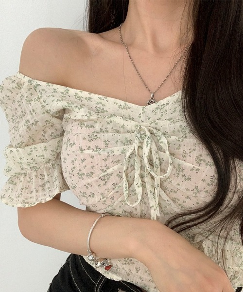 BEIDELLI（ベイデリー）の「[BELLIDE MADE] フラワーフリルクロップド丈ブラウス（シャツ/ブラウス・レディース・グリーン/イエロー/スカイブルー・FREE）」の4枚目の写真