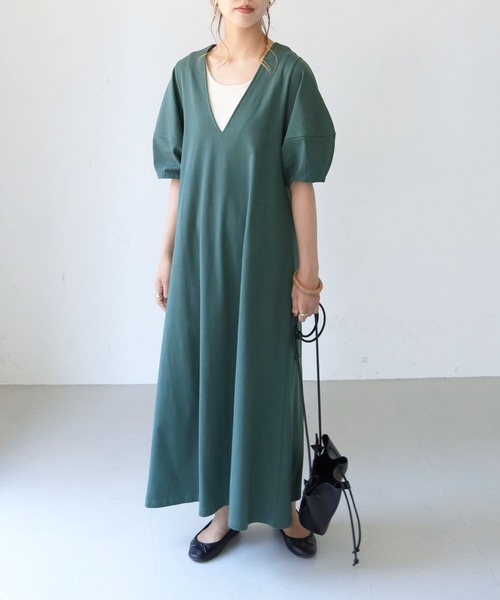 HER CLOSET(ハークローゼット)の「【shemoshelly】深Vネックランタンスリーブワンピース(ワンピース・レディース・チャコールグレー/ブラック/グリーン/テラコッタ・M)」の4枚目の写真
