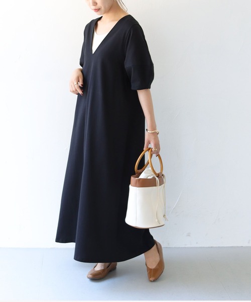 HER CLOSET(ハークローゼット)の「【shemoshelly】深Vネックランタンスリーブワンピース(ワンピース・レディース・チャコールグレー/ブラック/グリーン/テラコッタ・M)」の5枚目の写真