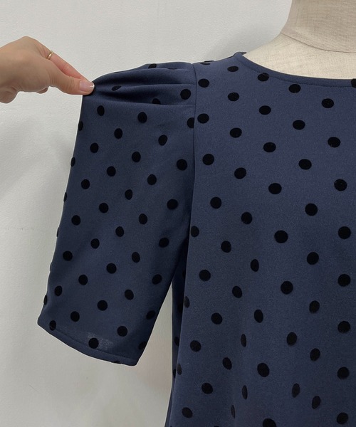 PICCIN（ピッチン）の「フロッキードットタック袖プルオーバー（Tシャツ/カットソー・レディース・ブラック/ネイビー・M）」の6枚目の写真