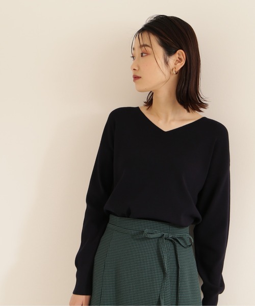 NATURAL BEAUTY BASIC（ナチュラルビューティーベーシック）の「＜総針ベーシックシリーズ＞Ｖネック（ニット/セーター・レディース・ベージュ/ネイビー/オレンジ/グリーン・MEDIUM）」の10枚目の写真