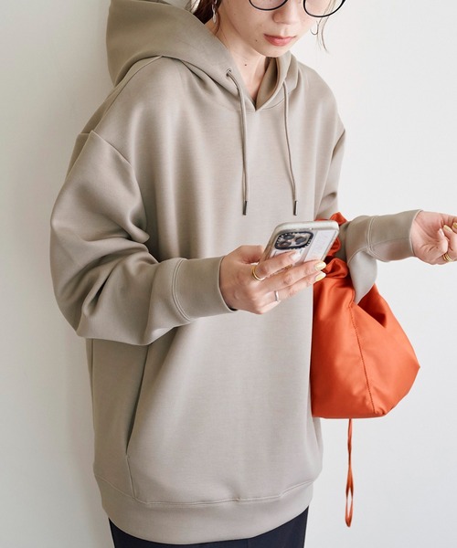 DISCOAT(ディスコート)の「ライトダンボールパーカー(パーカー・レディース・ブラック/モカ/ダークブルー/グレイッシュベージュ・MEDIUM/LARGE)」の4枚目の写真