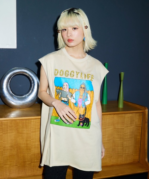 PUNYUS（プニュズ）の「DOGGYLIFEノースリーブTシャツ（Tシャツ/カットソー・レディース・ブラック/ベージュ/ライム・3/4）」の2枚目の写真