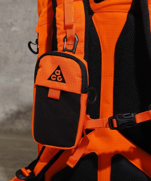 NIKE(ナイキ)の「NIKE ACG 36 BACKPACK DC9865-819(バックパック/リュック・メンズ・オレンジ・ONE SIZE)」の3枚目の写真