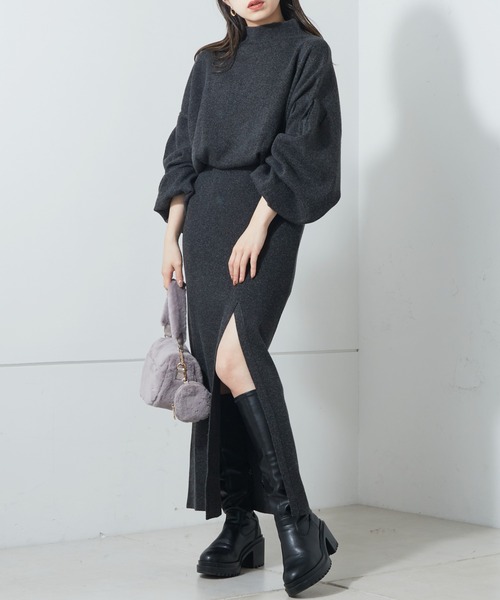 Chico(チコ)の「【SALON by Chico限定】ラメハイネックスリットロングワンピース(ワンピース・レディース・アイボリー/チャコールグレー/ブルー・FREE)」の1枚目の写真