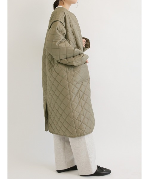 Samansa Mos2 blue（サマンサモスモスブルー）の「ロングキルトコート（ノーカラーコート・レディース・ブラック/グレー/キナリ・ﾌﾘ-）」の18枚目の写真