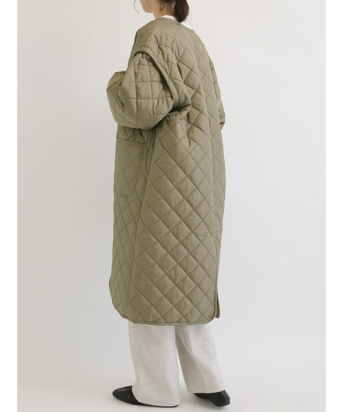 Samansa Mos2 blue（サマンサモスモスブルー）の「ロングキルトコート（ノーカラーコート・レディース・ブラック/グレー/キナリ・ﾌﾘ-）」の20枚目の写真