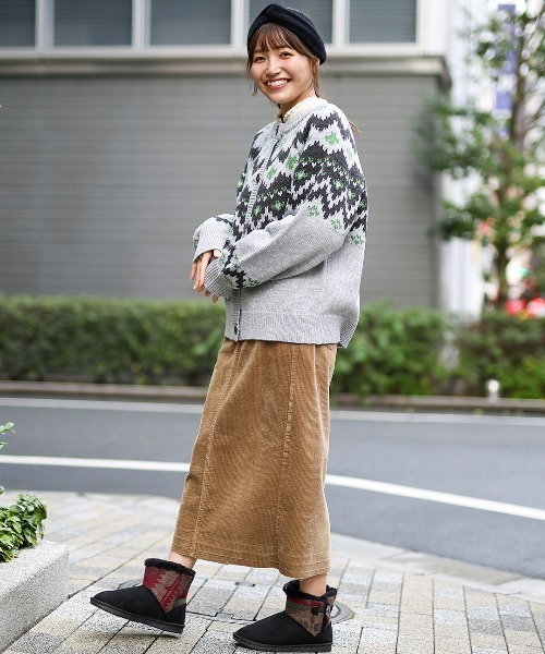 チチカカ（チチカカ）の「ネイティブジャカードムートンブーツ（ブーツ・レディース・ベージュ/ブラック/ブルー・MEDIUM/LARGE）」の4枚目の写真