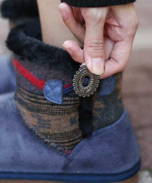 チチカカ（チチカカ）の「ネイティブジャカードムートンブーツ（ブーツ・レディース・ベージュ/ブラック/ブルー・MEDIUM/LARGE）」の10枚目の写真