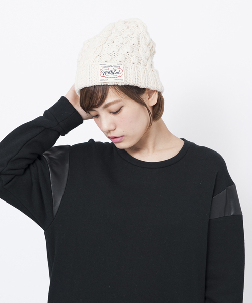 MILKFED.（ミルクフェド）の「【mini10月号掲載】CABLE KNITTED CAP　（ニットキャップ/ケーブル編み）（ニットキャップ/ビーニー・レディース・ホワイト/アッシュ/ブルー/イエロー・ONE SIZE）」の2枚目の写真