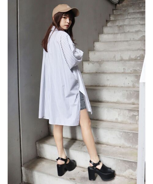 MURUA（ムルーア）の「ブロッキングストライプシャツ（シャツ/ブラウス・レディース・ホワイト/ブルー・FREE）」の22枚目の写真