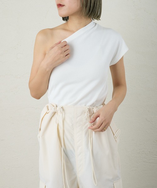 Omekashi(オメカシ)の「【earthy_ 】ワンショルTシャツ(Tシャツ/カットソー・レディース・オフホワイト/ブラック・FREE)」の10枚目の写真