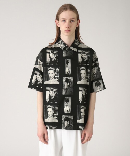 tk.TAKEO KIKUCHI(ティーケータケオキクチ)の「◆Retro Grade for tk.TAKEO KIKUCHI モンロー&ヘップバーン総柄シャツ(シャツ/ブラウス・メンズ・ホワイト系4/ブラック系3・01/02/03)」の5枚目の写真