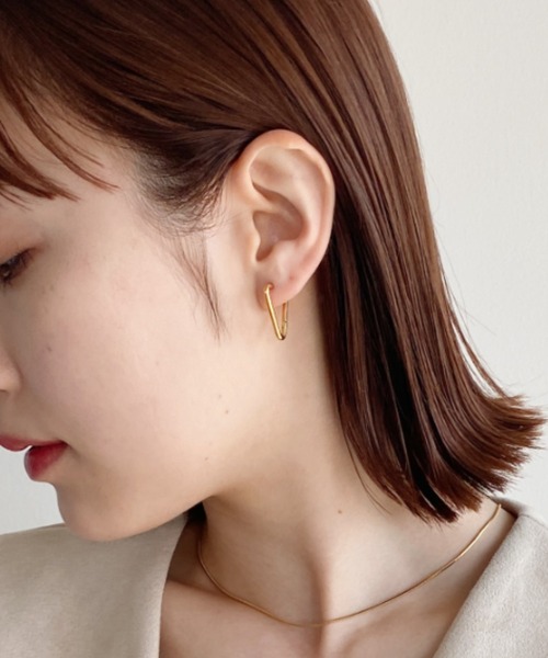 thank U more(サンキューモア)の「【サージカルステンレス】トリゴンフープピアス(ピアス(両耳用)・レディース・ゴールド/シルバー・FREE)」の2枚目の写真