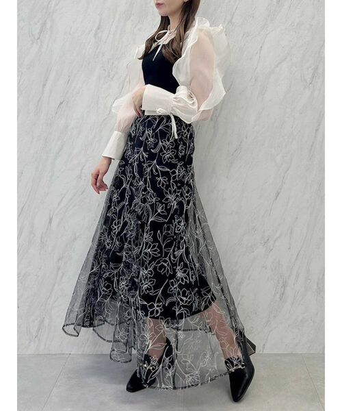 dazzlin（ダズリン）の「フラワーグリッターシアースカート（スカート・レディース・オフホワイト/ブラック・SMALL/MEDIUM）」の6枚目の写真