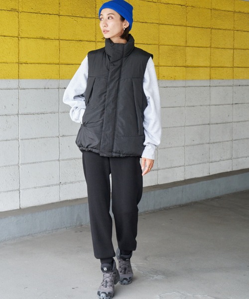 Auntie Rosa Holiday（アンティローザホリデー）の「中綿スタンドオーバーサイズベスト（ダウンベスト・レディース・ブラック/アイボリー・FREE）」の10枚目の写真