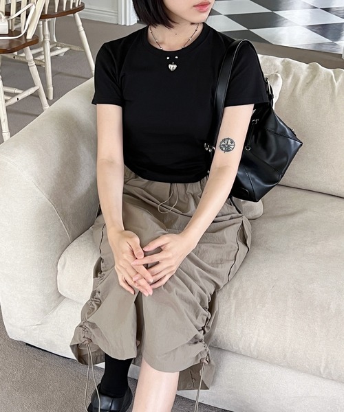 by muni:r（バイ ムニール）の「ナイロンカーゴストリングロングスカート（スカート・レディース・カーキ/ブラック/グレー/ベージュ・FREE）」の6枚目の写真