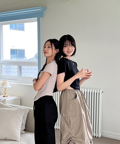 by muni:r（バイ ムニール）の「ナイロンカーゴストリングロングスカート（スカート・レディース・カーキ/ブラック/グレー/ベージュ・FREE）」の12枚目の写真