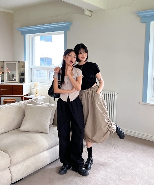 by muni:r（バイ ムニール）の「ナイロンカーゴストリングロングスカート（スカート・レディース・カーキ/ブラック/グレー/ベージュ・FREE）」の14枚目の写真