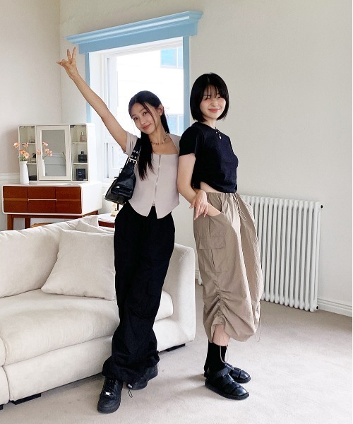 by muni:r（バイ ムニール）の「ナイロンカーゴストリングロングスカート（スカート・レディース・カーキ/ブラック/グレー/ベージュ・FREE）」の15枚目の写真