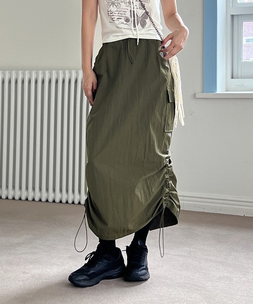 by muni:r（バイ ムニール）の「ナイロンカーゴストリングロングスカート（スカート・レディース・カーキ/ブラック/グレー/ベージュ・FREE）」の17枚目の写真