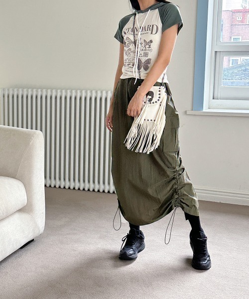 by muni:r（バイ ムニール）の「ナイロンカーゴストリングロングスカート（スカート・レディース・カーキ/ブラック/グレー/ベージュ・FREE）」の18枚目の写真