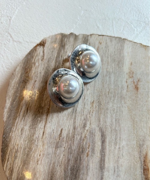 amplis(アンプリス)の「【amplis/アンプリス】horo earring / ホロイヤリング(イヤリング・レディース・シルバー/ゴールド/シルバー系その他/ゴールド系その他・FREE)」の2枚目の写真