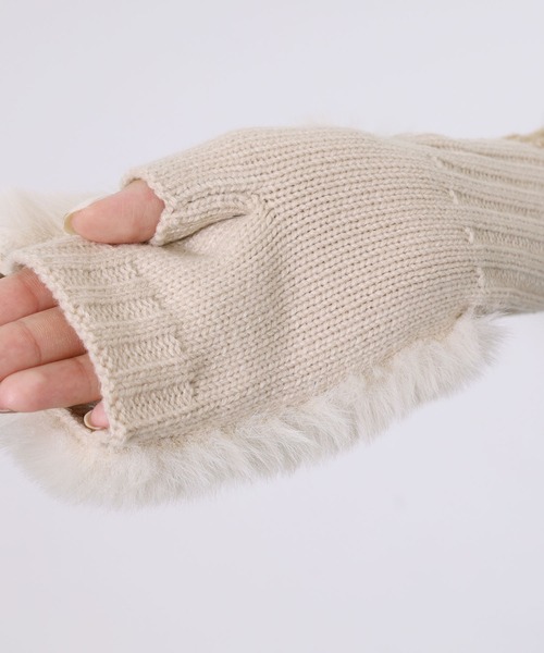 POU DOU DOU（プードゥドゥ）の「エコファー×ニットカットオフグローブ（手袋・レディース・オフホワイト/グレー/グレー系その他・8）」の5枚目の写真