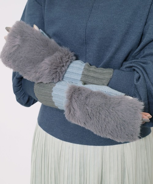 POU DOU DOU（プードゥドゥ）の「エコファー×ニットカットオフグローブ（手袋・レディース・オフホワイト/グレー/グレー系その他・8）」の6枚目の写真