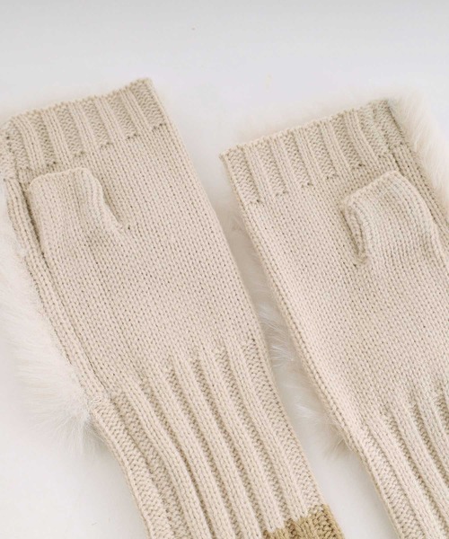 POU DOU DOU（プードゥドゥ）の「エコファー×ニットカットオフグローブ（手袋・レディース・オフホワイト/グレー/グレー系その他・8）」の9枚目の写真
