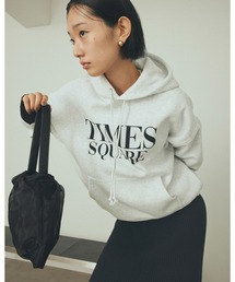 emmi | 【emmi atelier】NYC Times Square　ロゴフーディ(パーカー)