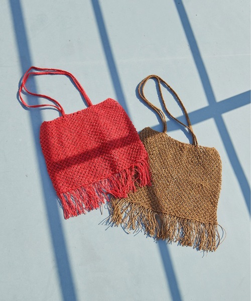 PAR ICI（パーリッシィ）の「サイザル マクラメ編みフリンジバッグ（かごバッグ・レディース・レッド/ブラウン・FREE）」の2枚目の写真