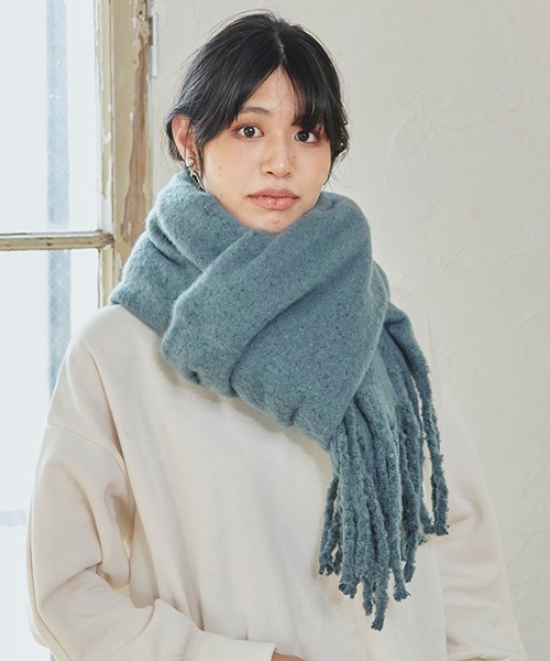 Fizz（フィズ）の「【Fizz/フィズ】　ボリュームフリンジふっくらマフラー（マフラー・レディース・ブラック/グリーン/ブラウン/アイボリー/グレイッシュベージュ・FREE）」の5枚目の写真