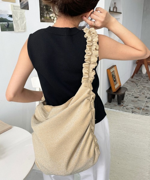 moment+(モーメントプラス)の「ラメニットソーシャーリングデザイントートバッグ(トートバッグ・レディース・ブラック/ゴールド/シルバー/グレイッシュベージュ・M)」の20枚目の写真