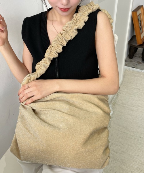 moment+(モーメントプラス)の「ラメニットソーシャーリングデザイントートバッグ(トートバッグ・レディース・ブラック/ゴールド/シルバー/グレイッシュベージュ・M)」の21枚目の写真