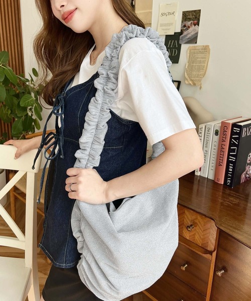 moment+(モーメントプラス)の「ラメニットソーシャーリングデザイントートバッグ(トートバッグ・レディース・ブラック/ゴールド/シルバー/グレイッシュベージュ・M)」の14枚目の写真