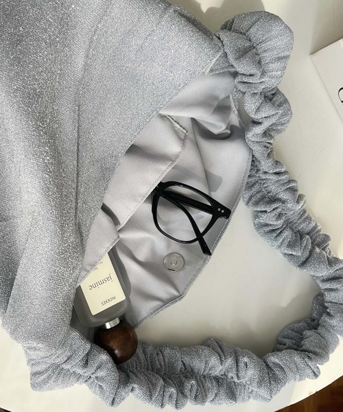 moment+(モーメントプラス)の「ラメニットソーシャーリングデザイントートバッグ(トートバッグ・レディース・ブラック/ゴールド/シルバー/グレイッシュベージュ・M)」の17枚目の写真