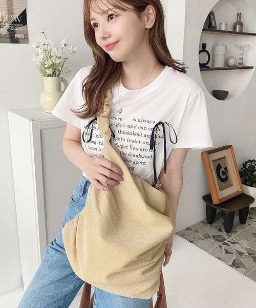 moment+(モーメントプラス)の「ラメニットソーシャーリングデザイントートバッグ(トートバッグ・レディース・ブラック/ゴールド/シルバー/グレイッシュベージュ・M)」の5枚目の写真