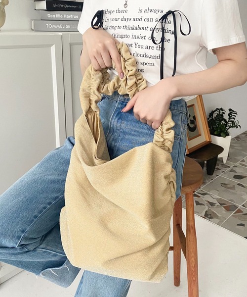 moment+(モーメントプラス)の「ラメニットソーシャーリングデザイントートバッグ(トートバッグ・レディース・ブラック/ゴールド/シルバー/グレイッシュベージュ・M)」の6枚目の写真