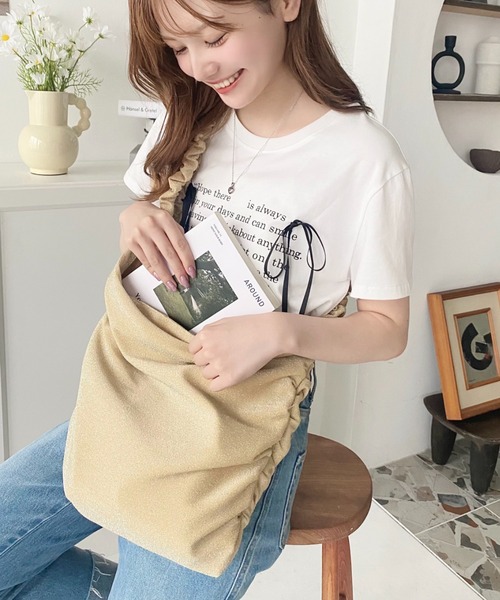 moment+(モーメントプラス)の「ラメニットソーシャーリングデザイントートバッグ(トートバッグ・レディース・ブラック/ゴールド/シルバー/グレイッシュベージュ・M)」の7枚目の写真