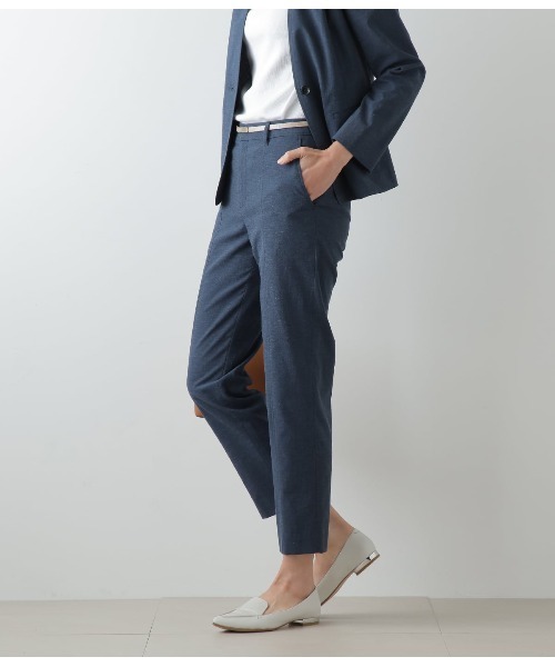 NEWYORKER(ニューヨーカー)の「【ウォッシャブル】ドライシャンブレークロス フロント切り替えクロップドパンツ(その他パンツ・レディース・ベージュ/ブルー・11号/9号)」の1枚目の写真