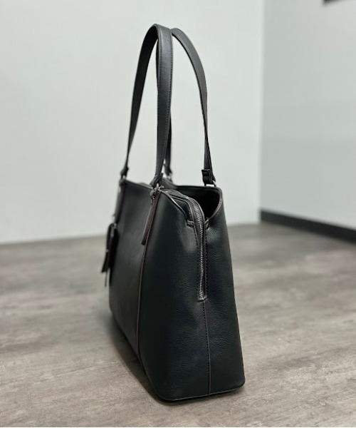 GUSCIO(グッシオ)の「ZOZO限定 ビジネストートバッグ PC/A4対応 パスケース付 リクルート(ビジネスバッグ・レディース・ブラック・FREE)」の4枚目の写真