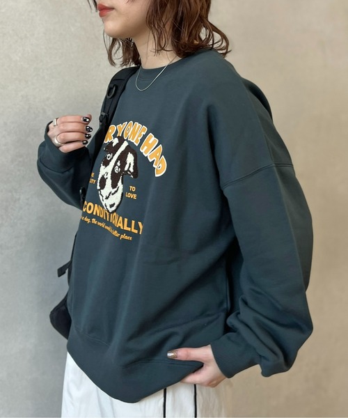 CPCM（シーピーシーエム）の「ワンコモチーフサガラ刺繍裏毛プルオーバー（スウェット・レディース・オフホワイト/グレー/グリーン/ネイビー・M/L）」の5枚目の写真