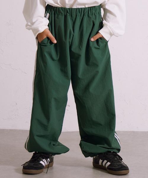 PAIRMANON STREET(ペアマノンストリート)の「ナイロン サイド ライン パイピング ワイド パンツ【PAIRMANON STREET】(その他パンツ・キッズ・レッド/グレー/ブラック/カーキ/ベージュ/グリーン/ピンク/ブルー/ブラック系その他/ベージュ系その他/グリーン系その他・120/100/110/150/90/130/140/160)」の8枚目の写真