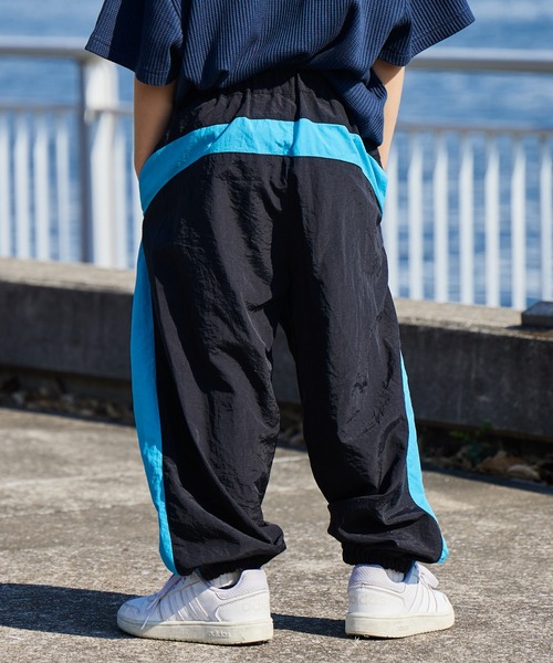 PAIRMANON STREET(ペアマノンストリート)の「ナイロン サイド ライン パイピング ワイド パンツ【PAIRMANON STREET】(その他パンツ・キッズ・レッド/グレー/ブラック/カーキ/ベージュ/グリーン/ピンク/ブルー/ブラック系その他/ベージュ系その他/グリーン系その他・120/100/110/150/90/130/140/160)」の9枚目の写真