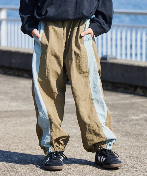 PAIRMANON STREET(ペアマノンストリート)の「ナイロン サイド ライン パイピング ワイド パンツ【PAIRMANON STREET】(その他パンツ・キッズ・レッド/グレー/ブラック/カーキ/ベージュ/グリーン/ピンク/ブルー/ブラック系その他/ベージュ系その他/グリーン系その他・120/100/110/150/90/130/140/160)」の16枚目の写真