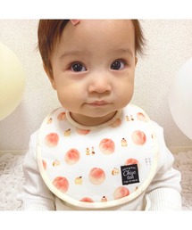 tone（トーン）の「【chiyo.ten】桃のパティスリー おいしいスタイ/ベビースタイ / ビブ/よだれかけ(SU)（スタイ/よだれかけ）」